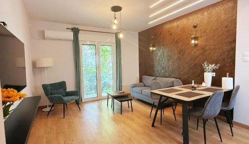 Two-Bedroom Deluxe Apartment with Balcony