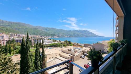 One-Bedroom Apartment with Sea View