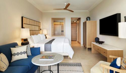 Deluxe Partial Sea View, Guest room, 1 King, Sofa bed, Balcony