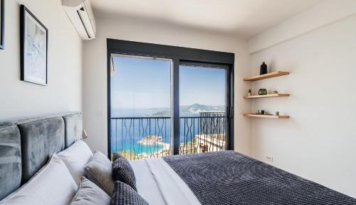 One-Bedroom Apartment with Sea View and Balcony