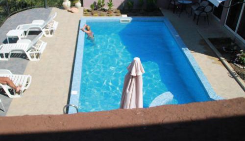 Apartment with Pool View 