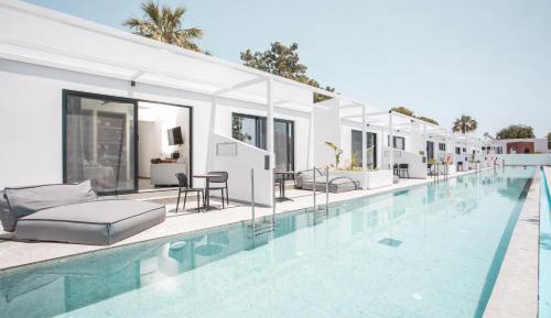 Junior Suite with Sharing Pool