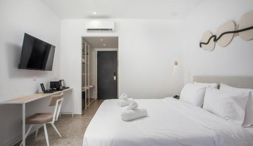 Family Suite Sharing Pool
