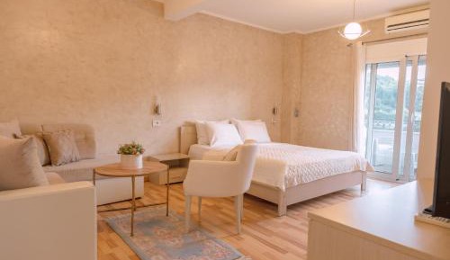 Deluxe One-Bedroom Apartment with Garden View