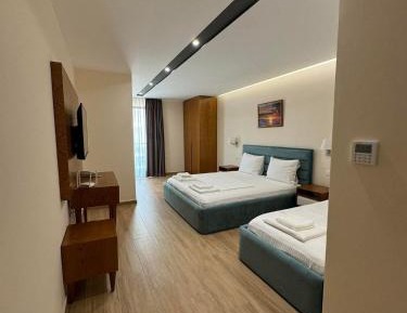 Deluxe Double Room (2 Adults + 1 Child)