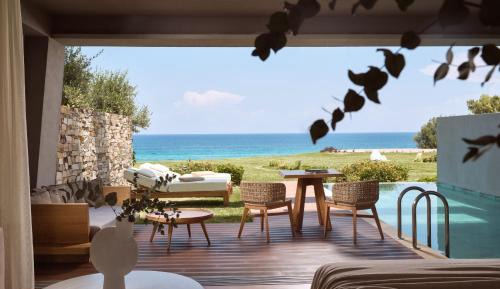  Deluxe Suite Sea View with private pool