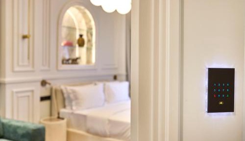 Deluxe Queen Suite