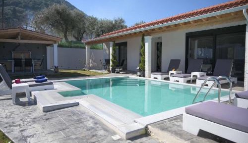 Six-Bedroom Villa 