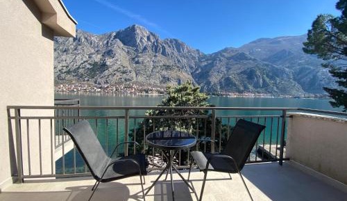 One-Bedroom Apartment with Sea View