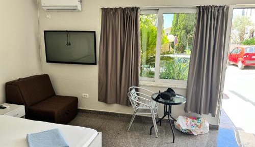 King Studio with Sofa Bed
