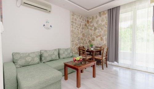 One-Bedroom Apartment with Balcony