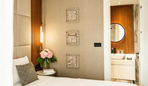 Deluxe Double Room with Side Sea View
