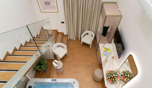 Suite with Hot Tub