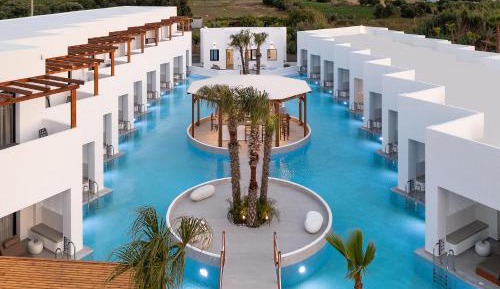 Suite with sharing pool