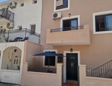 One-Bedroom Apartment with Balcony
