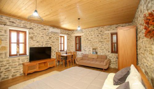 Family Room with Mountain View