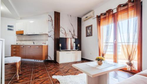 One-Bedroom Apartment with Sea View