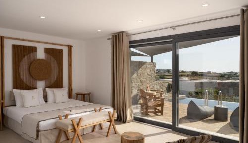 Junior Suite with private pool (Ornos)