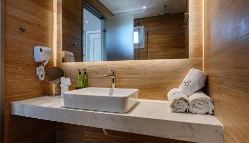 Suite with Sundeck