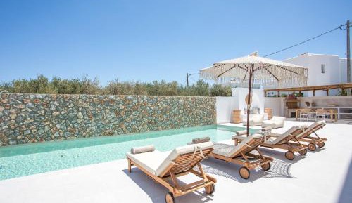 Deluxe Two-Bedroom Apartment with Garden View