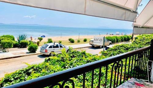 One-Bedroom Apartment with Sea View and Balcony