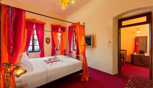  Royal Grand Master Suite with Hot Tub on Terrace and view to the Sea and Grand Master Palace