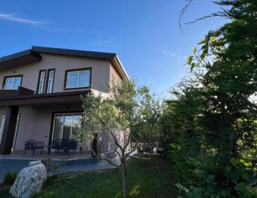 Villa with Garden View