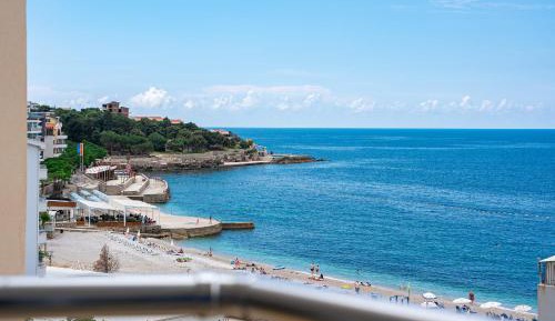 One-Bedroom Apartment with Balcony and Sea View