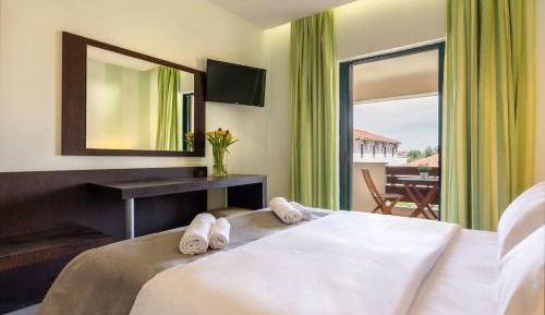 Standard Room with Garden View