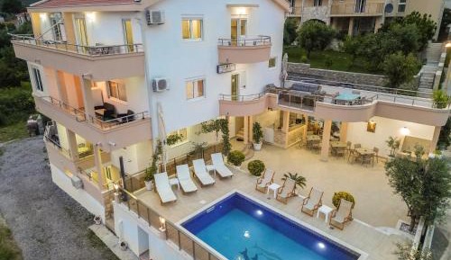 One-Bedroom Apartment with Balcony and Sea View