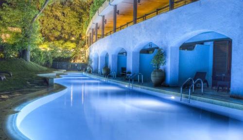 Suite with Shared Pool