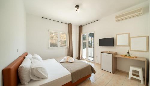 Double or Twin Room with Side Sea View