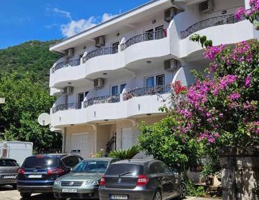 One-Bedroom Apartment with Balcony and Mountain View  