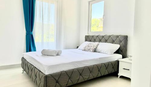 One-Bedroom Apartment with Balcony