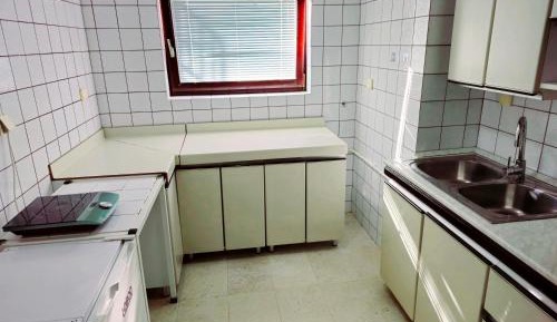 Three-Bedroom Apartment with Mountain View