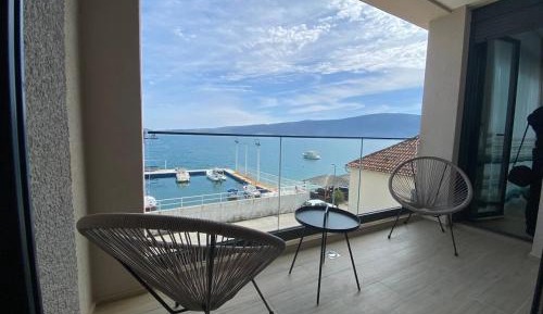 One-Bedroom Apartment with Sea View and Balcony
