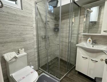 King Suite with Pool View