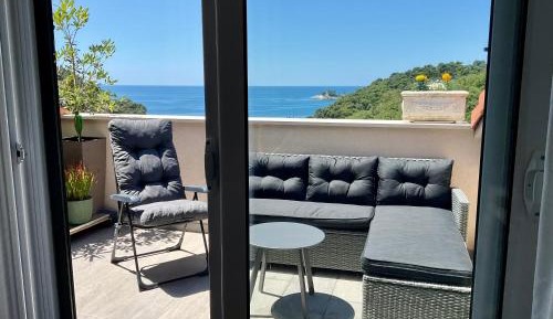 Family Two-Bedroom Apartment with View