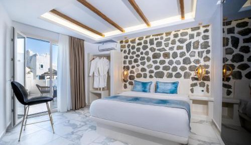 Executive Suite with Pool View