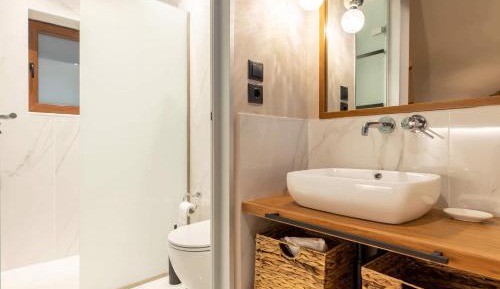 Deluxe Suite with Mountain View