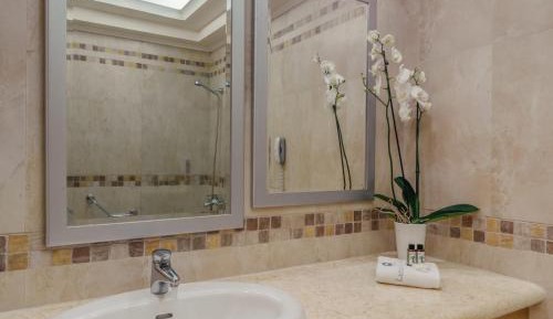 Superior Double Room with Sharing Pool & Garden View