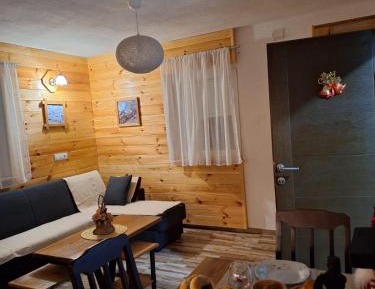 Apartment with Mountain View