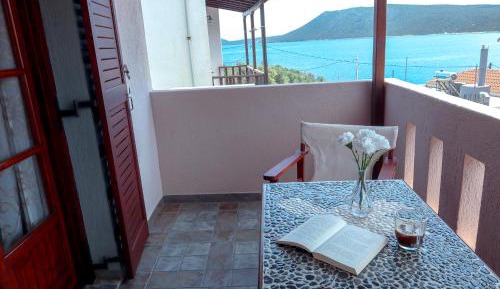 Standard Triple Room with Partial Sea View