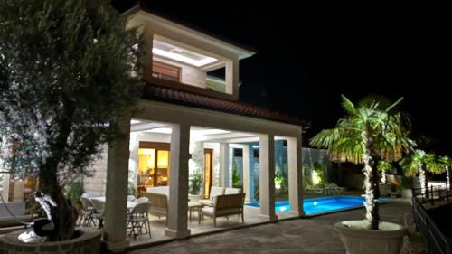 Deluxe Villa
