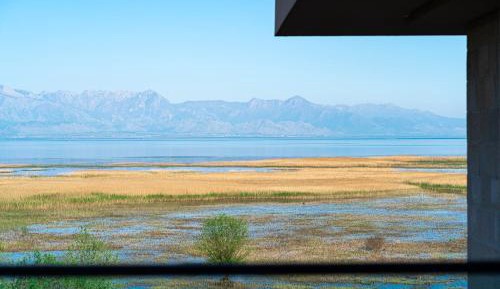 Apartment with Lake View
