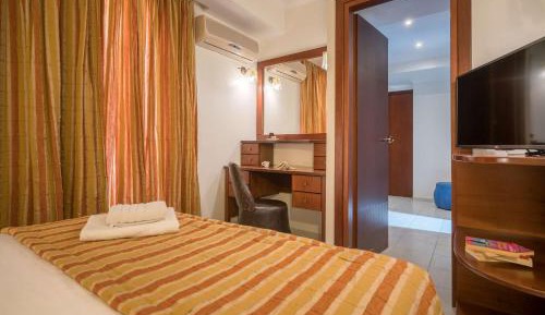 Space Family Suite with Jacuzzi Bath & Shower