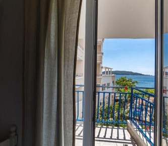 Triple Room with Balcony and Sea View