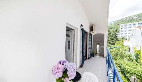 Studio with Balcony (4 Adults) 
