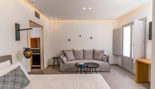 Junior Suite with Pool View and Jacuzzi