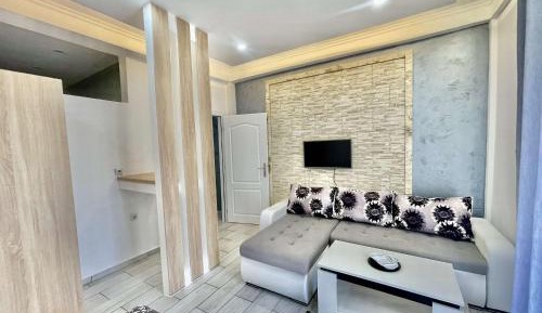 Two-Bedroom Deluxe Apartment with Garden View